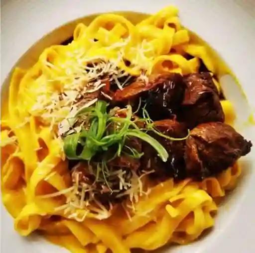 Tallarín Huancaína Saltado