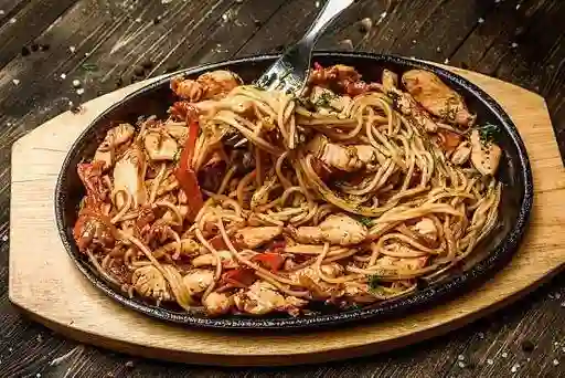 Bandeja Tallarín Saltado 3 Sabores