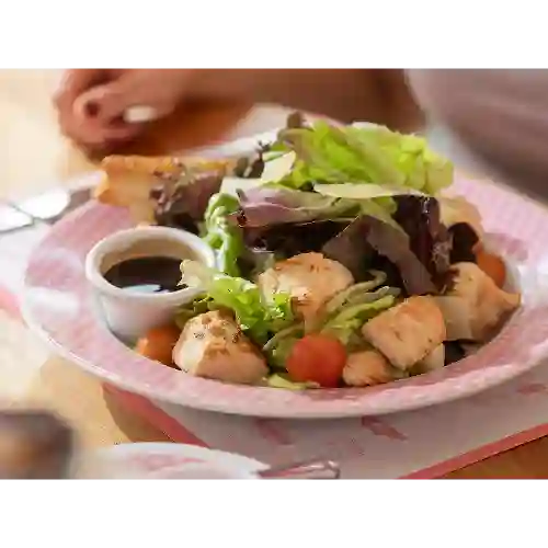 Bebida + Ensalada a Elección