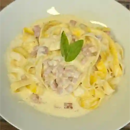 Pasta Alfredo Jamón