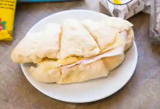 Croiassant Pavo y Queso