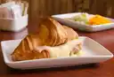 Croissant Queso y Jamón O Tomate