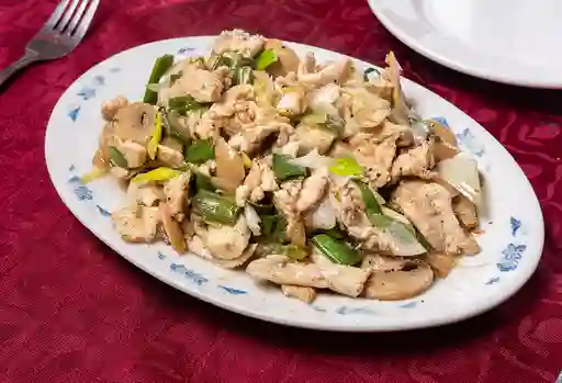 Pollo con Champiñones + 2 Arroz Chaufan y Wantan Frito