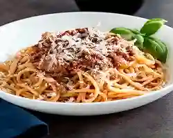 Spaghetti a la Bolognesa + Bebida