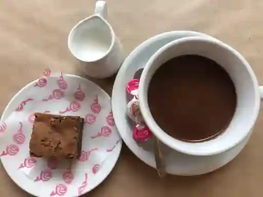 Combo Brownie Chocolate Caliente