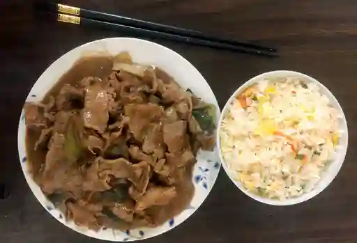 Carne Mongoliana con Arroz Chaufan
