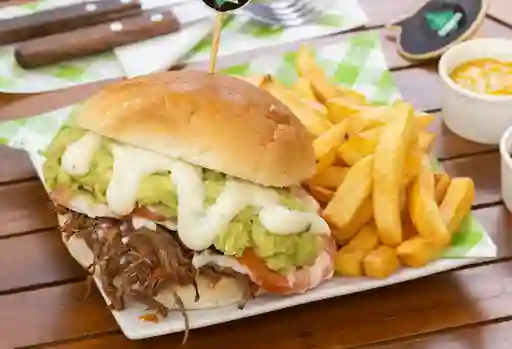 Sandwich Mechada Italiana + Papás Fritas