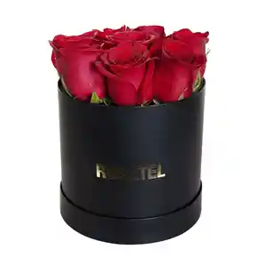 Sombrerera Negra Mediana Con 9 Rosas Rojas