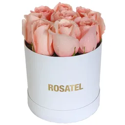 Sombrerera Blanca con 9 Rosas Rosadas