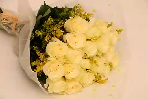 Ramo Discreto 15 Rosas Blancas