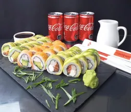 Combo Sushipe, Avocado, Salmon Roll + Bebidas