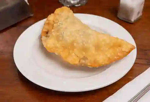 Empanada Jamón Serrano, Queso Crema, Alcaparras