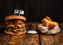 Cheddar Burger & Papas
