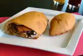 Empanada Tajada con Queso