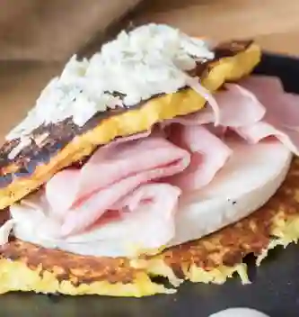 Cachapa con Jamón y Queso