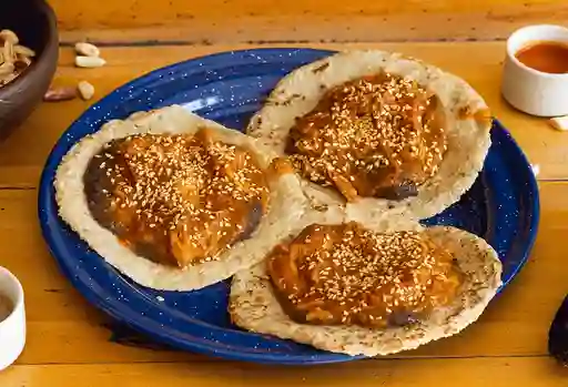 Tacos de Pollo con Mole (3 unidades)