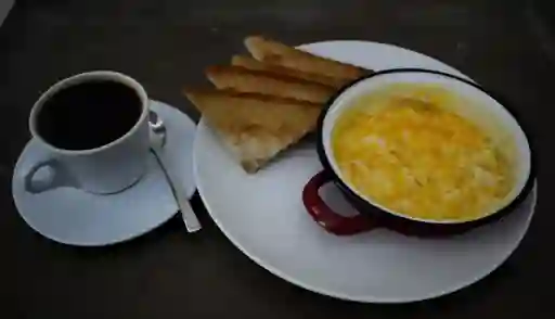 Paila de Huevo + Café