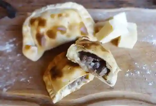Empanada de Queso Carne