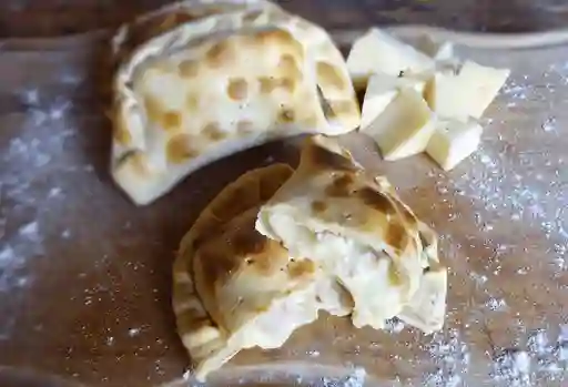 Empanada de Queso Pollo