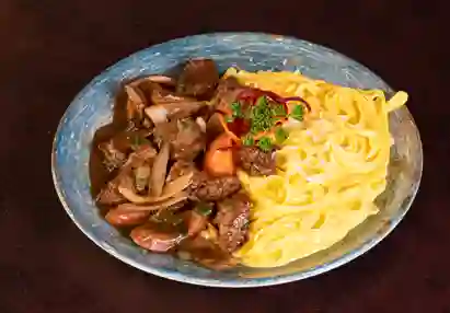 Lomo Saltado C/fetuccini a la Huancaina