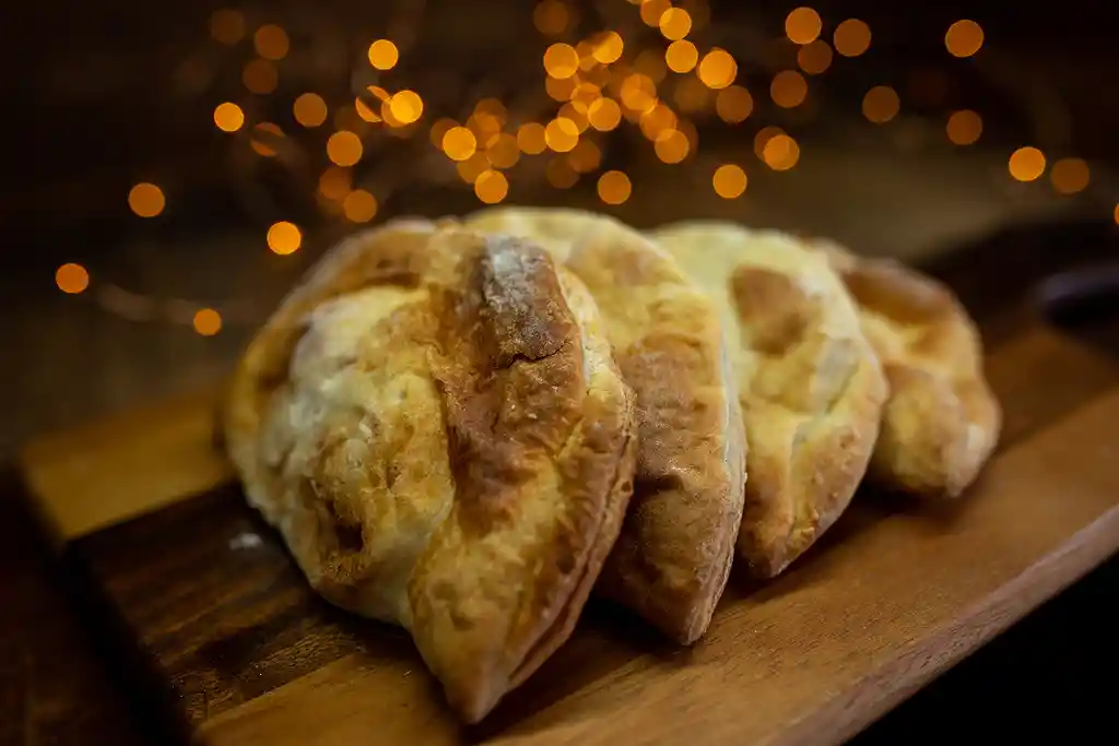 Empanada De Queso Jamón Hoja