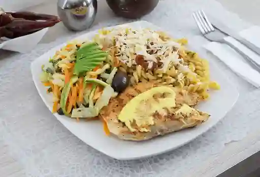 Fideos con Salsa Casera y Pechuga