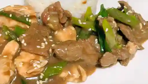 Carne y Pollo Mongoliano con Arroz
