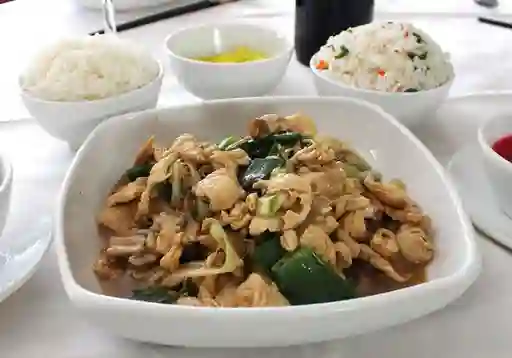 Pollo Mongoliano con Arroz 5/U Wantan