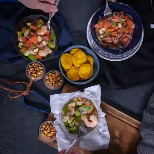4 Ceviches + 32 Mini Sopaipillas + 4 Maíz Tostado