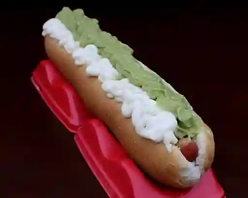 Manso con palta y tomate