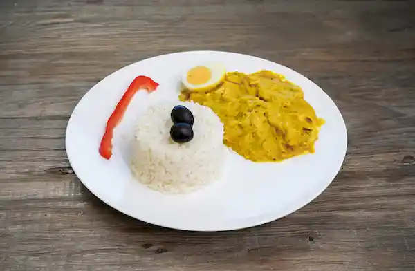 Ají de Gallina Con Arroz Blanco