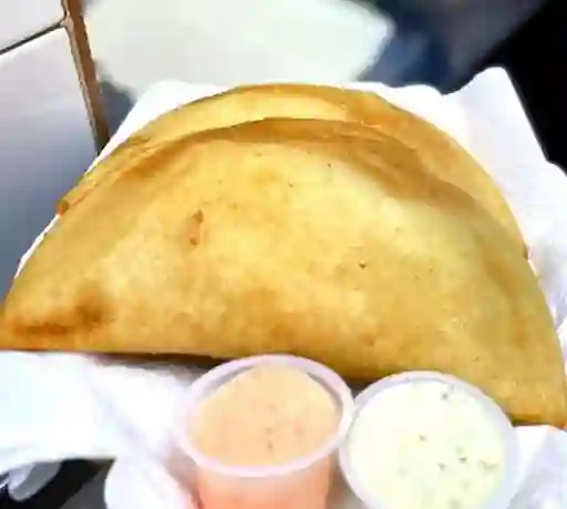 Empanada de Pollo Queso