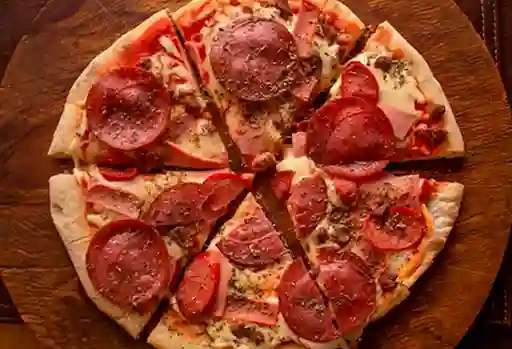 Pizza Todas Las Carnes Familiar