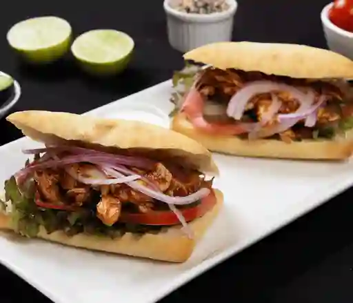 Sándwich Pollo Bbq + 1 Bebida 350Cc