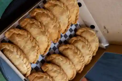 Box 12 Empanadas Fritas