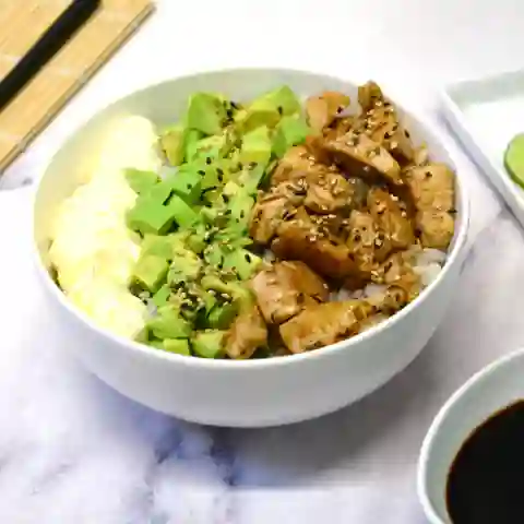 Arma Tu Sushi Salad de Pollo Teriyaki