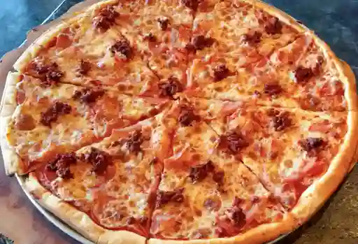Pizza Mediana de Tres Carnes