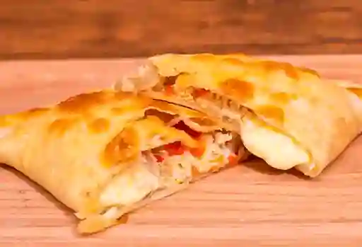 Empanada de Pollo Queso y Pimentón