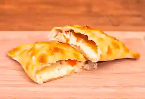 Empanada Pollo, Queso y Choclo