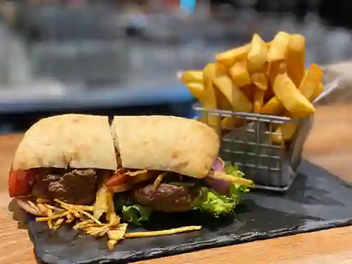 Sándwich de Lomo Saltado