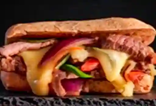 Sándwich de lomo saltado