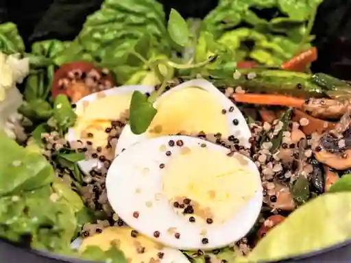 Ensalada de Huevos y Quínoa