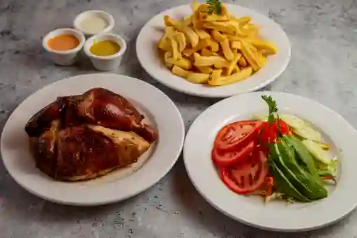 1/2 Pollo con Papas Fritas y Ensalada