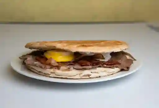 Sándwich de Churrasco y Huevo