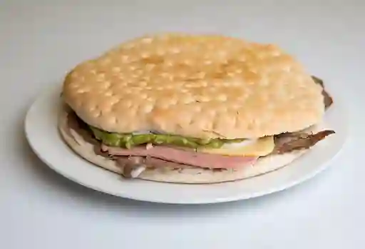 Sándwich de Churrasco y Jamón