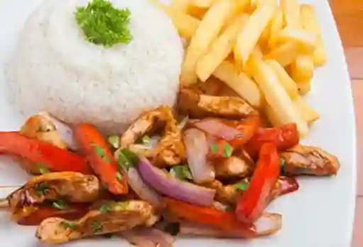 Saltado de Pollo