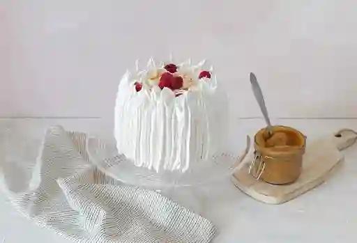 Torta Merengue de Frambuesa y Manjar 6