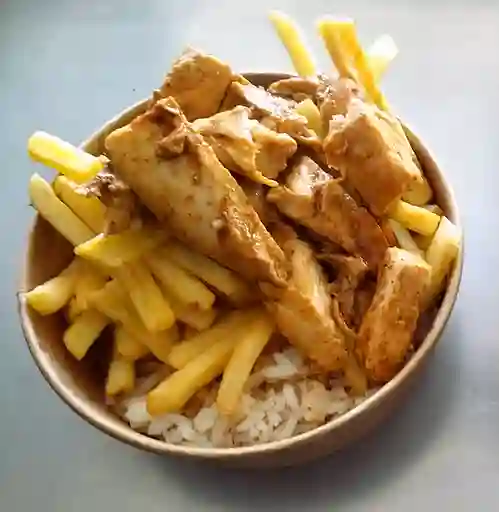 Pollo Fileteado con Papas Fritas.