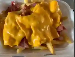 Papas Fritas con Queso Cheddar