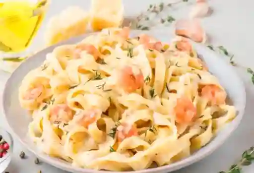 Fetuccini Alfredo de Camarón